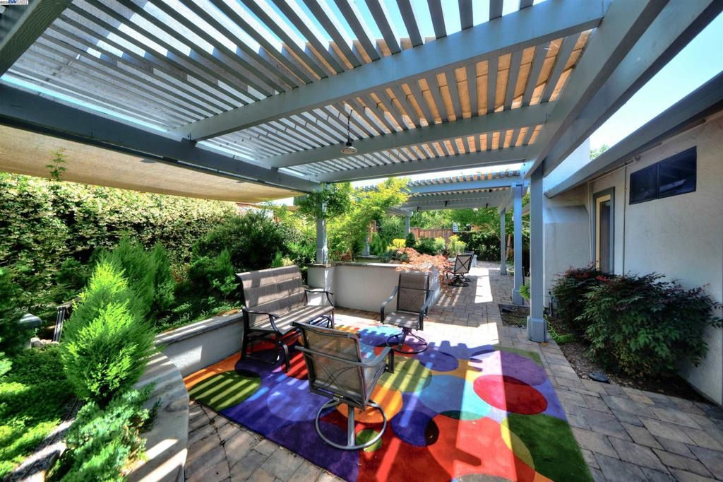 listing image 130724837246119819966