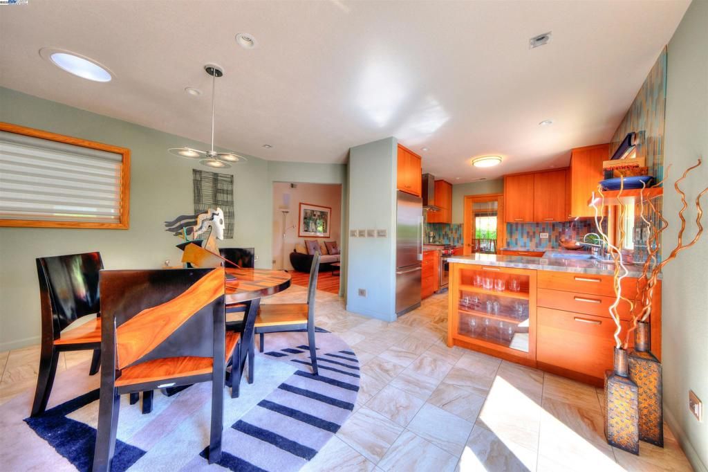 listing image 130720267484105636893