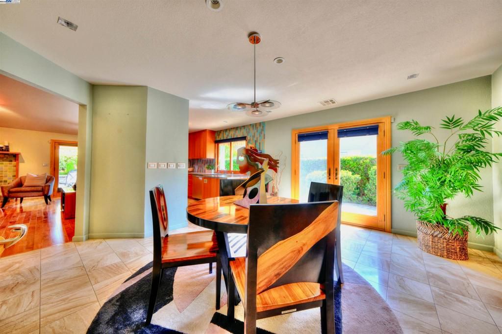listing image 130721695775609819001
