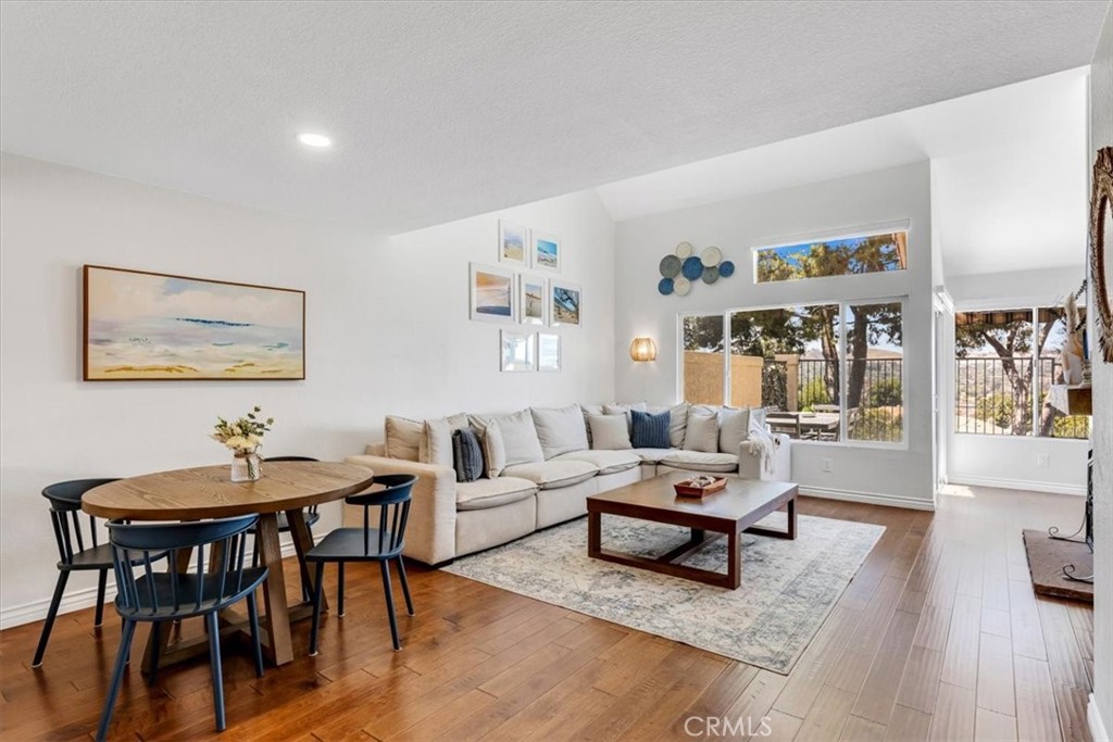 27355 Paseo Laguna