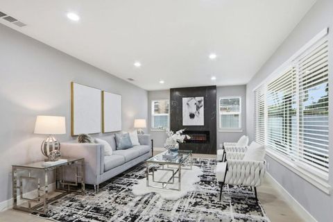 Photo of 2121 FRANCIS Avenue, Santa Clara, CA 95051 (MLS # ML82041475)