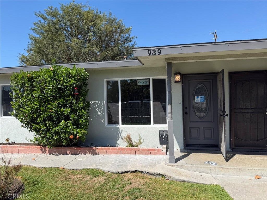 939 N Clementine