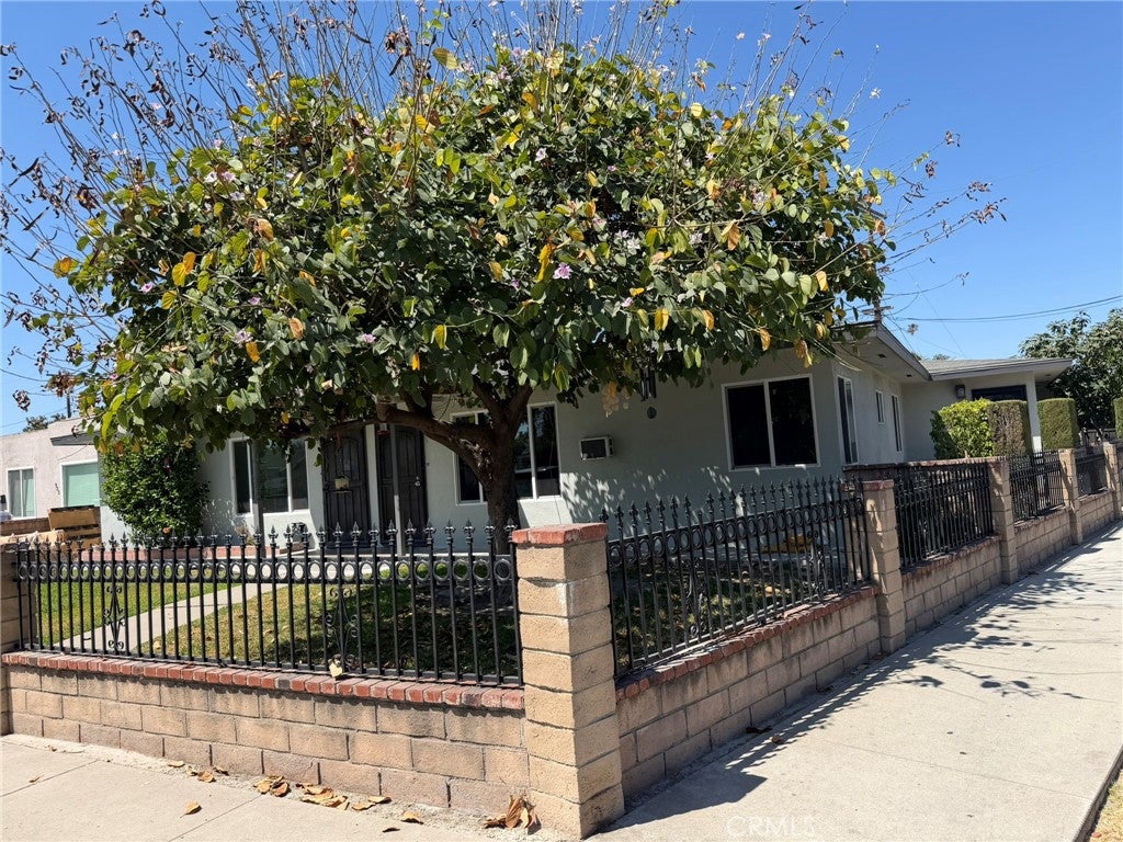 939 N Clementine