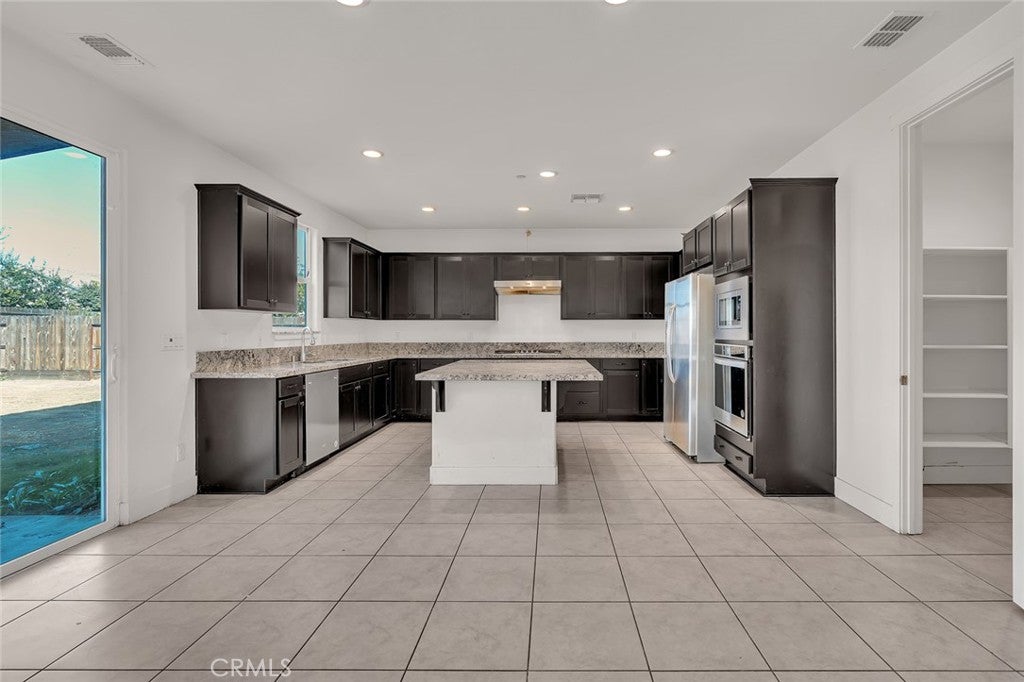 3951 Mitchell