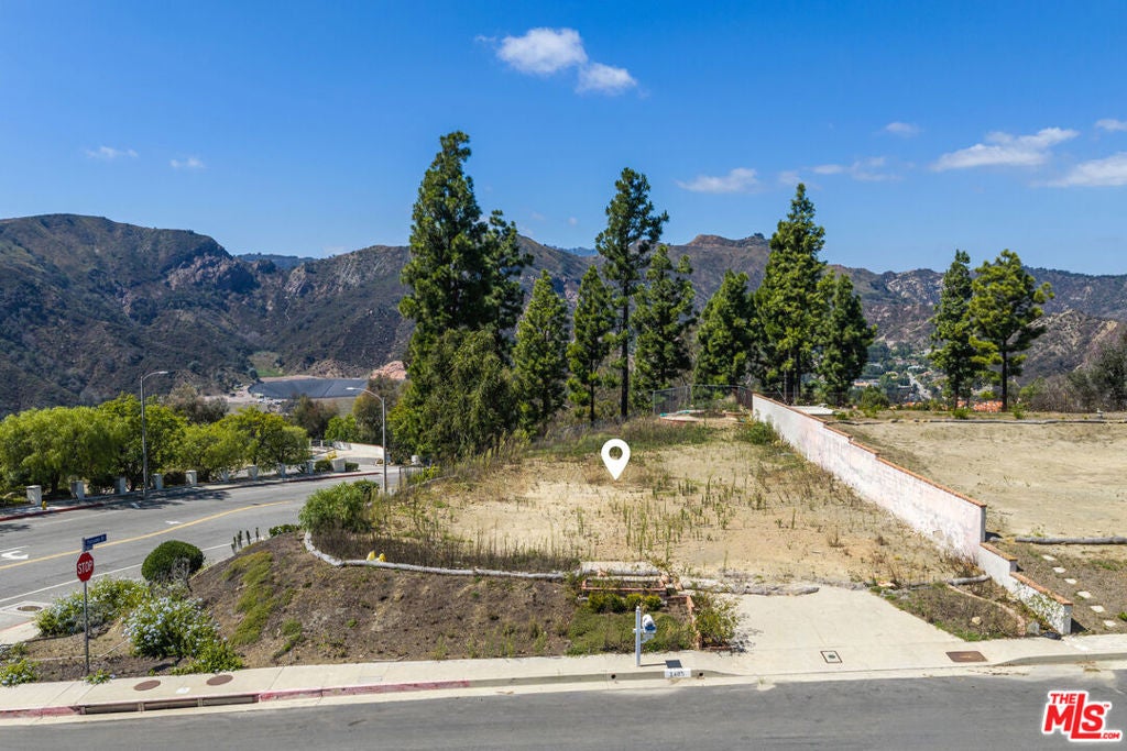 Photo of 1405 El Bosque Court, Pacific Palisades, CA 90272 (MLS # 26994961)