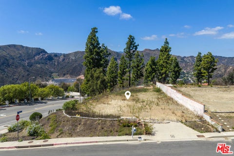 Photo of 1405 El Bosque Court, Pacific Palisades, CA 90272 (MLS # 26994961)