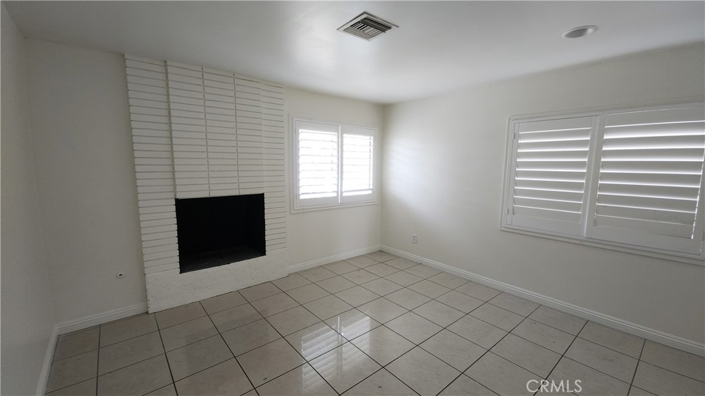 1328 N Moraga Street