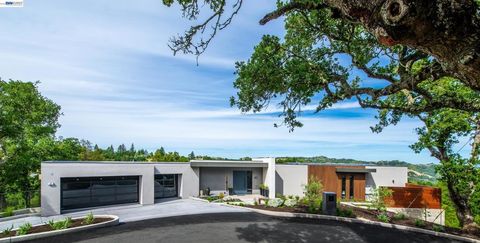 Photo of 42 Charles Hill Cir Cir, Orinda, CA 94563 (MLS # 41131637)