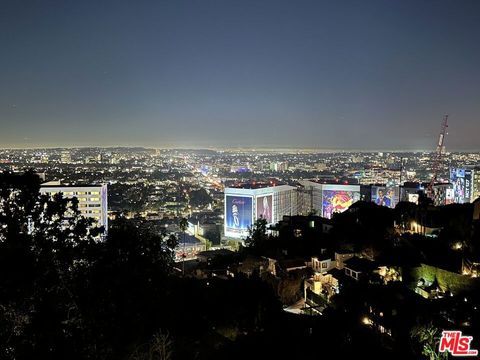 Photo of 8460 Harold Way, Los Angeles, CA 90069 (MLS # 26640737)