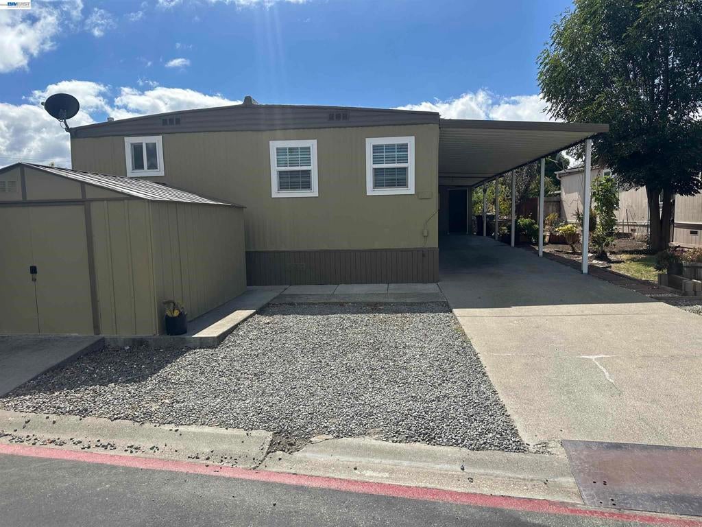 206 Manitoba Terrace