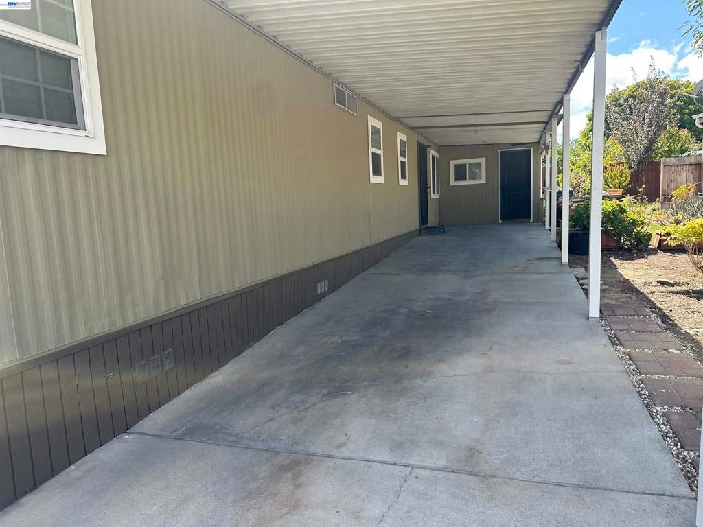 206 Manitoba Terrace