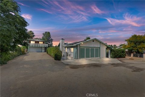 Photo of 10372 Wells Ave, Riverside, CA 92505 (MLS # IV26072854)