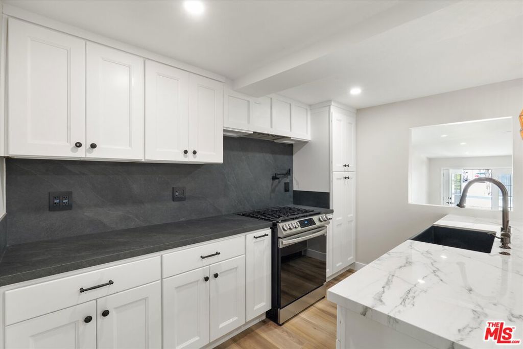 584 w 10th street