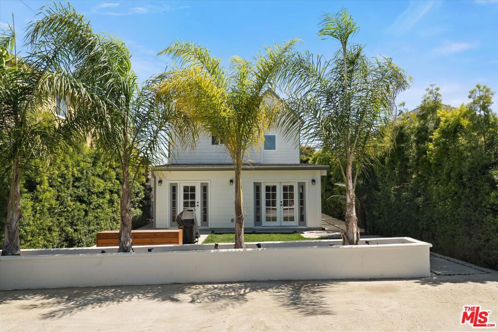 584 w 10th street