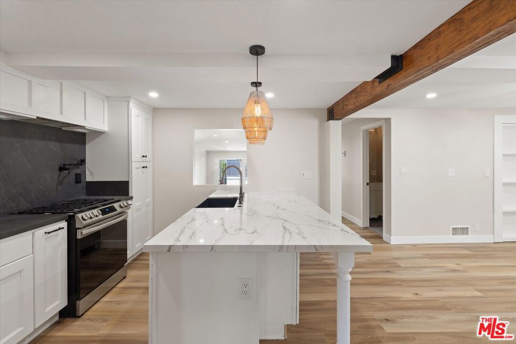 584 w 10th street