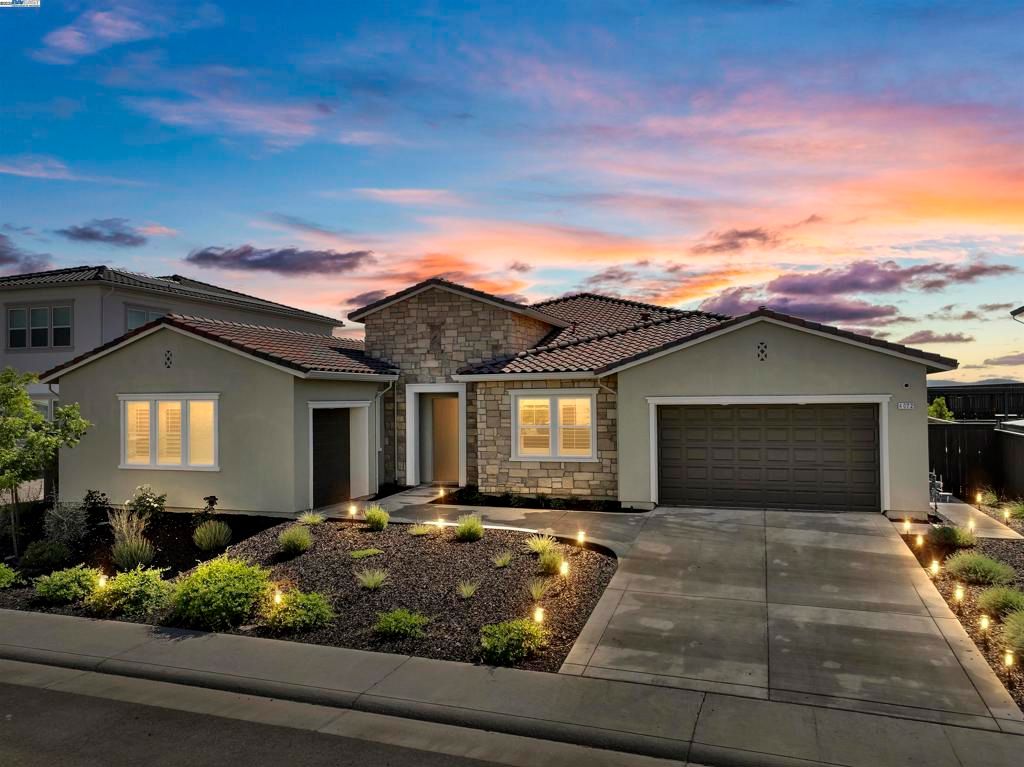 Photo of 4072 Whitney Vista Ln Ln, Rocklin, CA 95677 (MLS # 41113813)