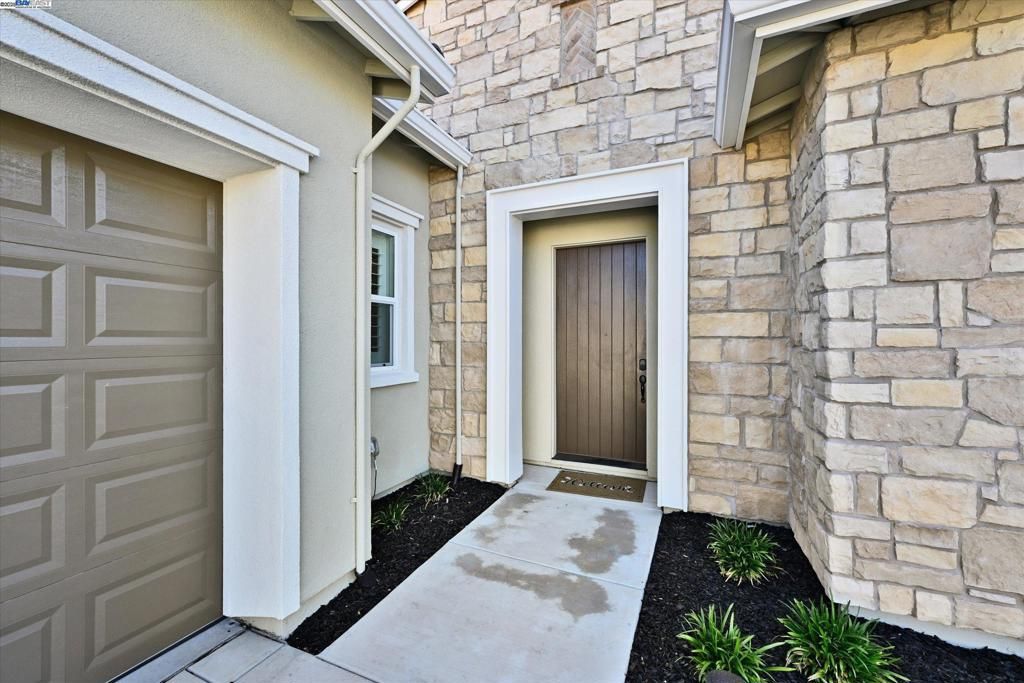 Photo of 4072 Whitney Vista Ln Ln, Rocklin, CA 95677 (MLS # 41113813)