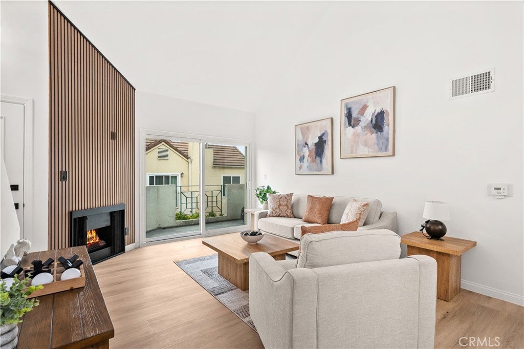 433 E Tamarack 149