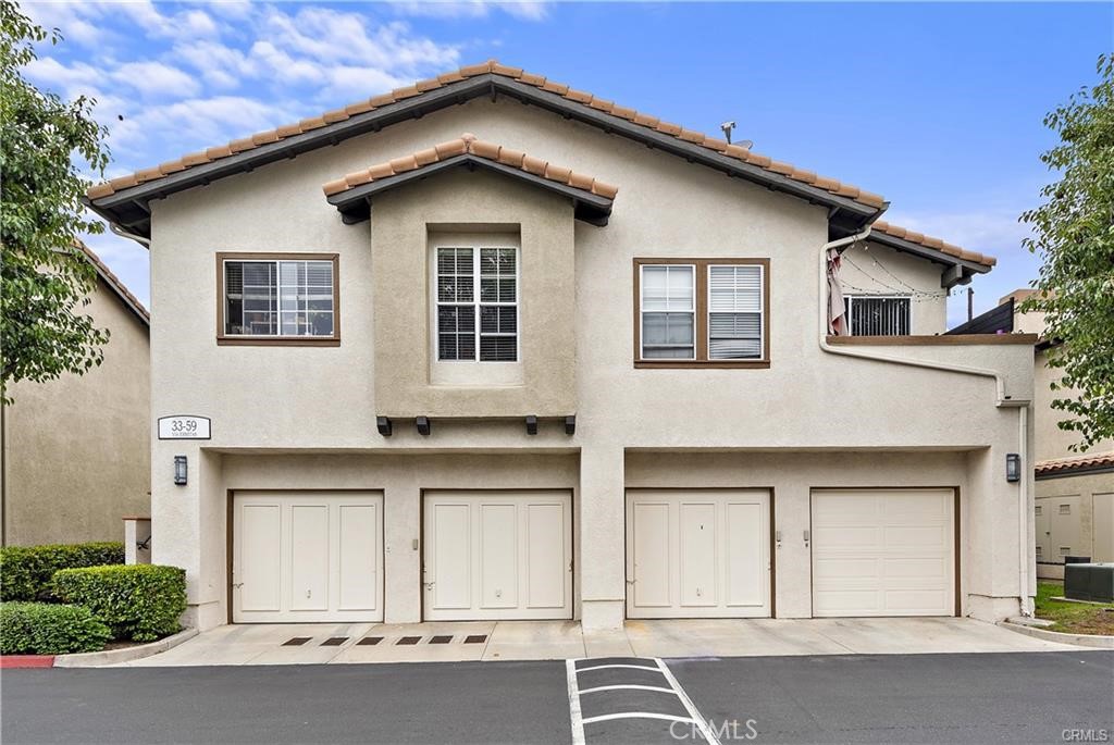 Welcome home to this beautiful recently painted 2-bed, 2-bath condo in the heart of Rancho Santa Margarita. The kitchen has been tastefully upgraded, and you'll love the spacious, open floor plan, along with the inside-unit laundry area. The primary suite offers a retreat, and a large beautiful balcony provides a nice view. This condo is perfectly situated near shopping, dining, and top-notch schools. Recent upgrades, including a new water heater and HVAC system, ensure peace of mind. The community amenities, from a heated pool and spa to a gym and playground, make everyday living a joy. Plus, it's just a 20-minute drive to Dana Point. With HOA perks like clubhouses, pickleball courts, and lake access, this well-manicured home is an opportunity not to be missed! Come see it today.