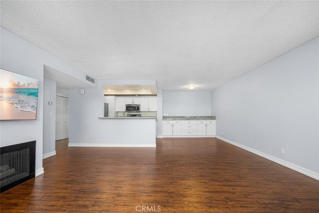12635 Main 320