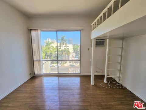Tiny photo for 1440 VETERAN Avenue #522, Los Angeles, CA 90024 (MLS # 26840699)