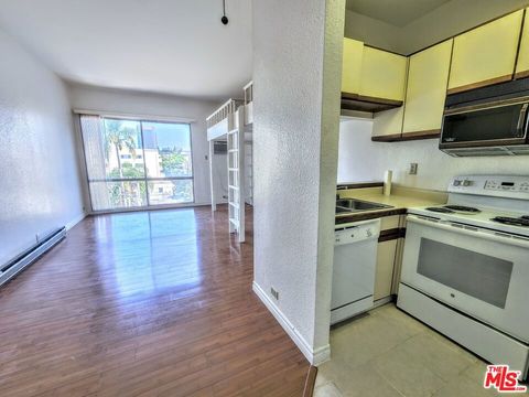 Tiny photo for 1440 VETERAN Avenue #522, Los Angeles, CA 90024 (MLS # 26840699)