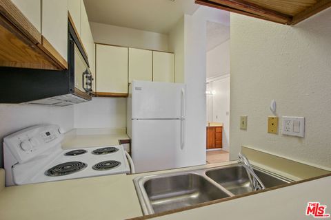 Tiny photo for 1440 VETERAN Avenue #522, Los Angeles, CA 90024 (MLS # 26840699)