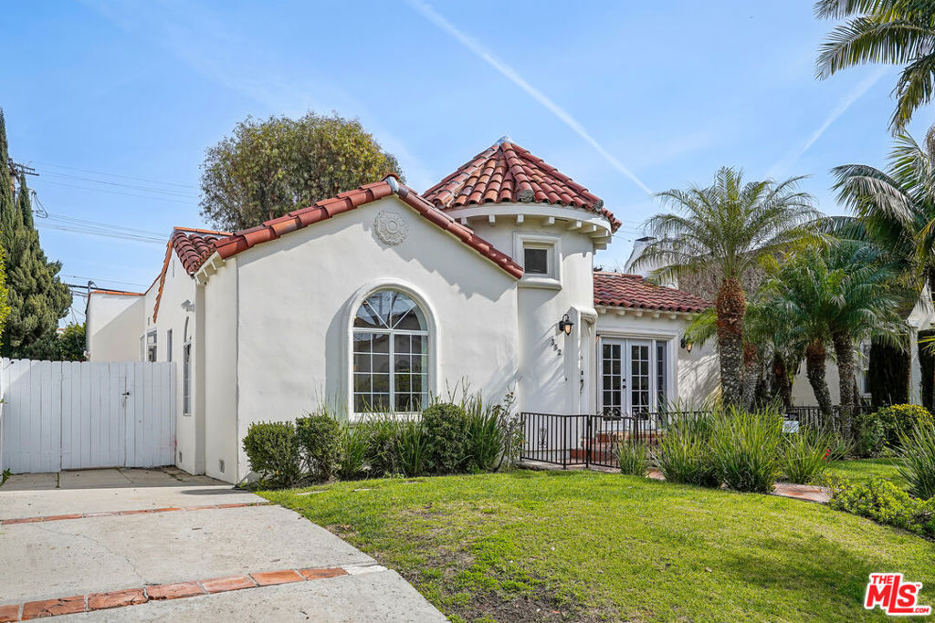 352 S Oakhurst Drive