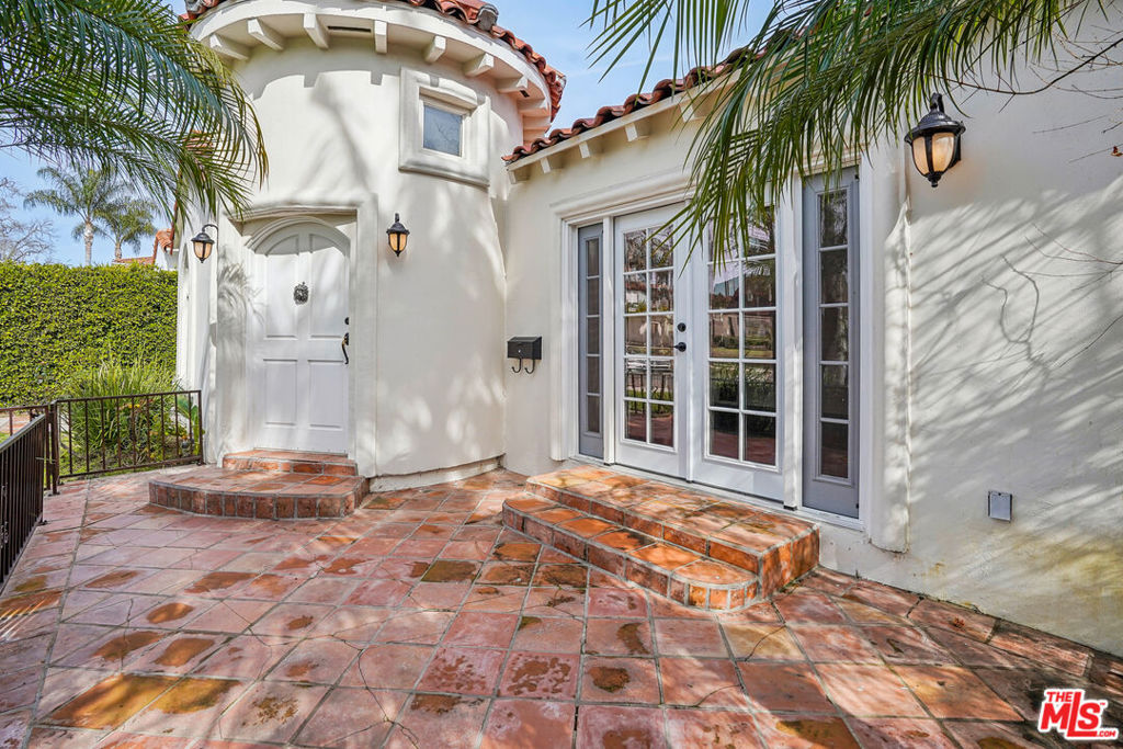 352 S Oakhurst Drive