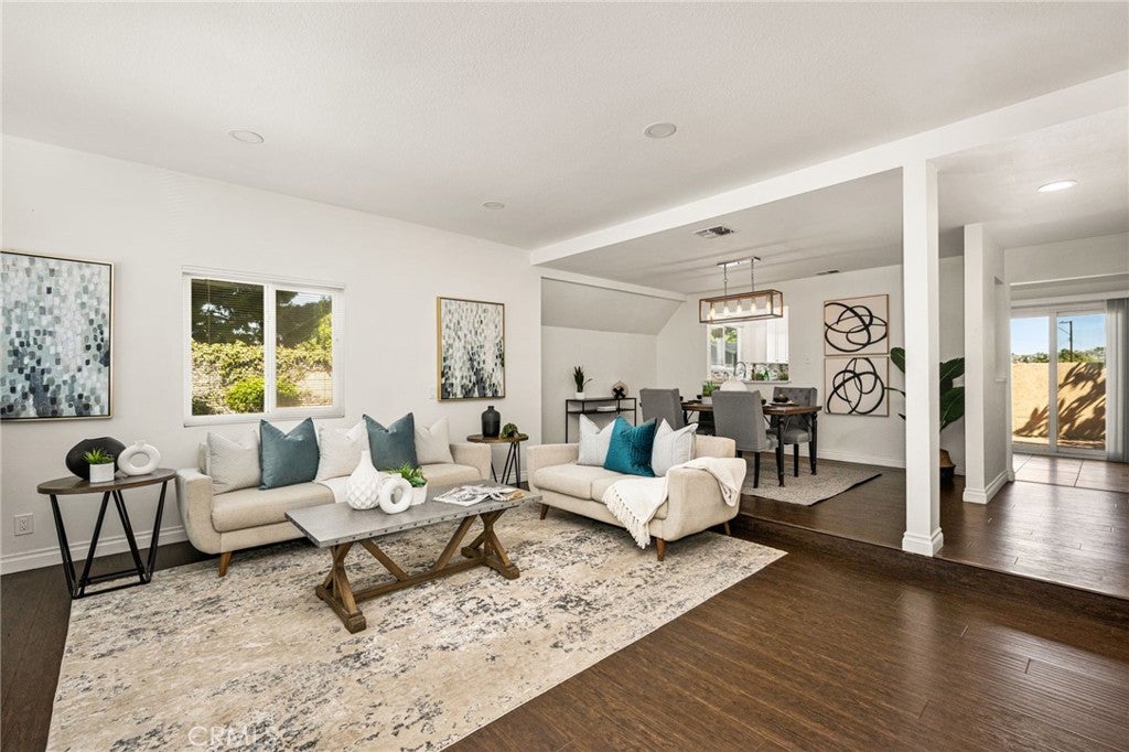 621 W Fletcher 24