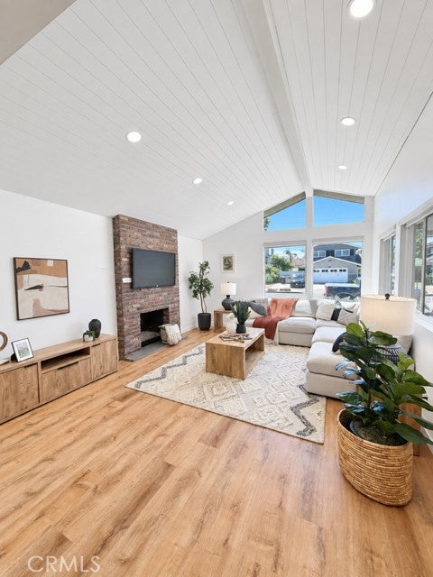1517 E Riverview