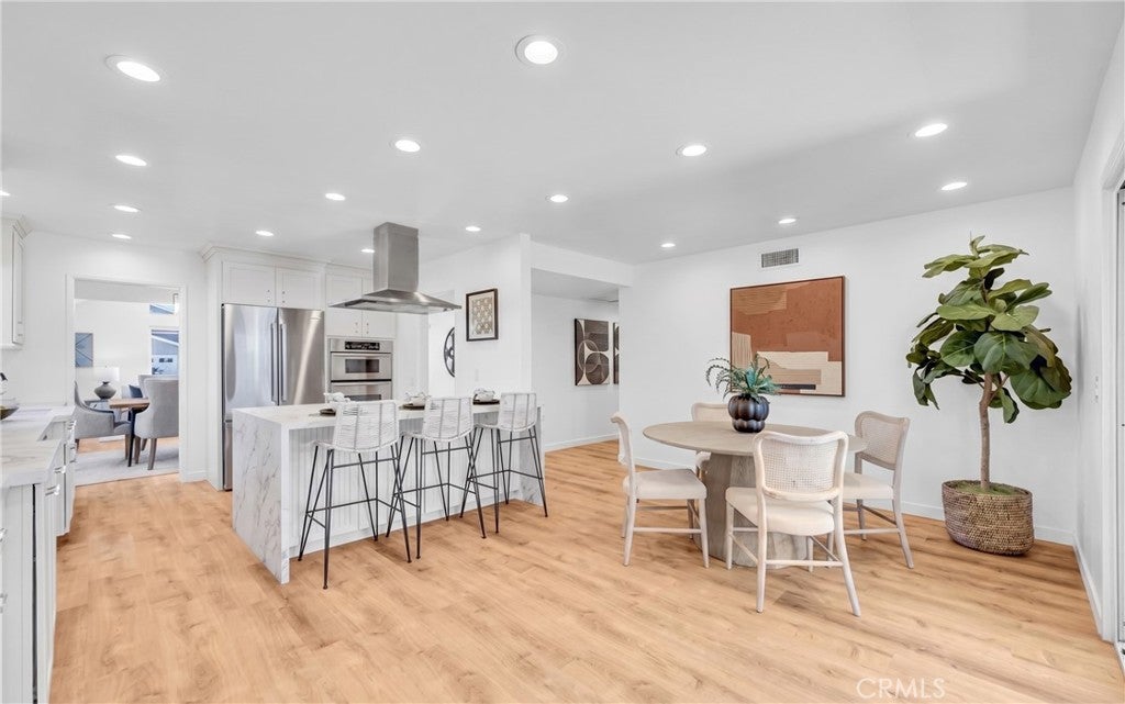1517 E Riverview