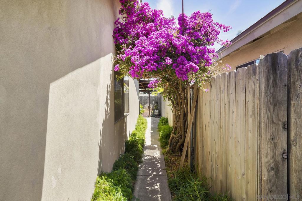 6951 Rockglen Ave