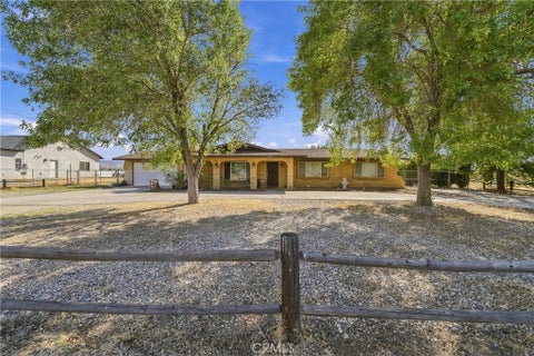 Photo of 21775 Sioux Road, Apple Valley, CA 92308 (MLS # DW26233092)