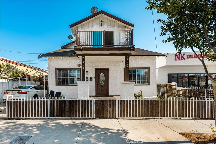 Great investment opportunity in the City of Long Beach! Located at 1912 & 1910 E 10th St, this well-maintained duplex features two units in one building—perfect for owner-occupants, investors, or multi-generational living. The lower unit offers 3 spacious bedrooms and 1 full bathroom, while the upper unit features 2 bedrooms and 1 bathroom, each with its own private entrance. Both units are bright and functional, with strong rental potential in a high-demand area. The property also includes on-site parking and a low-maintenance yard, all conveniently located near downtown Long Beach, the beach, shopping, dining, and public transportation. Don’t miss this versatile and income-producing property in a prime location!