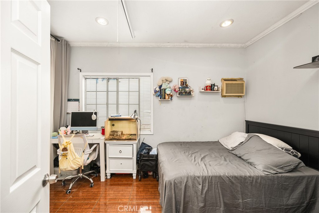 Eastside (ES) - Residential Income