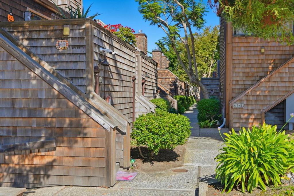461 Dela Vina Avenue 103