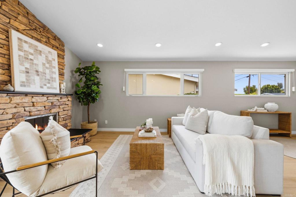 4259 Mount Henry