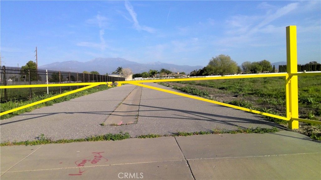 Photo of 2 N Lyon Avenue, Hemet, CA 92543 (MLS # SW26025415)