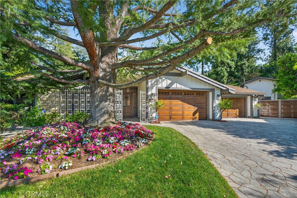 9516 Capistrano