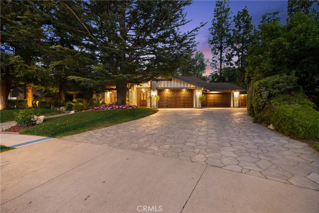 9516 Capistrano