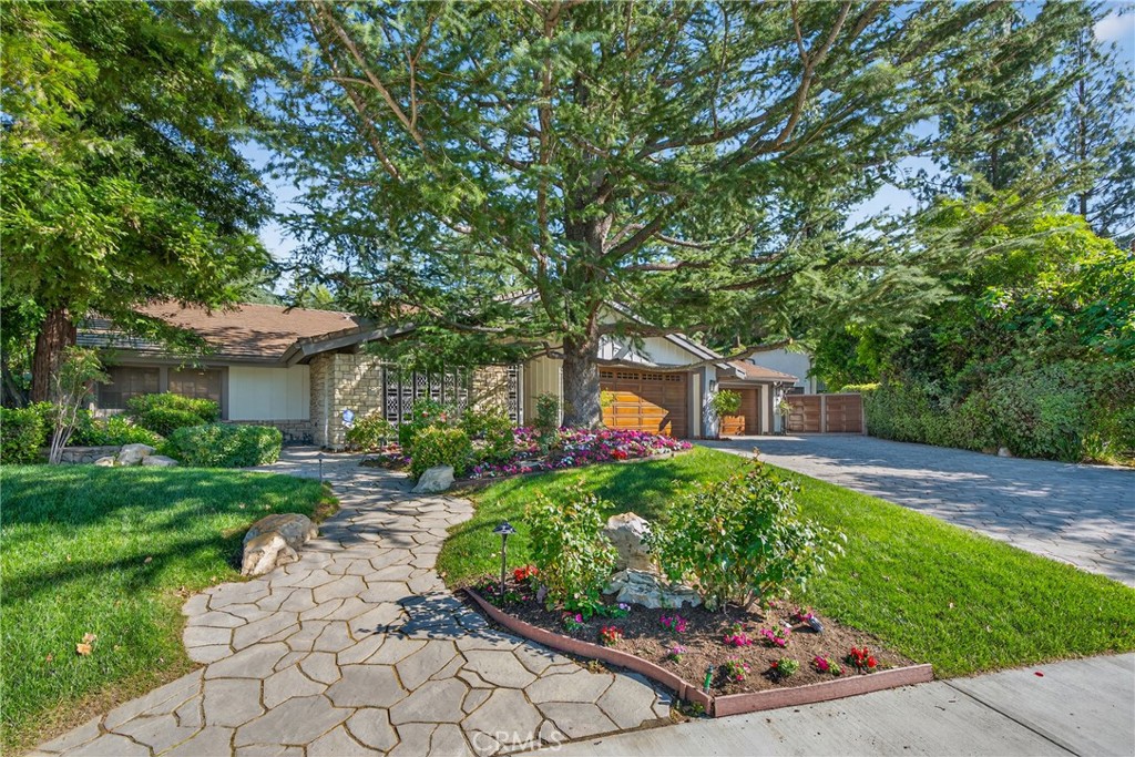 9516 Capistrano