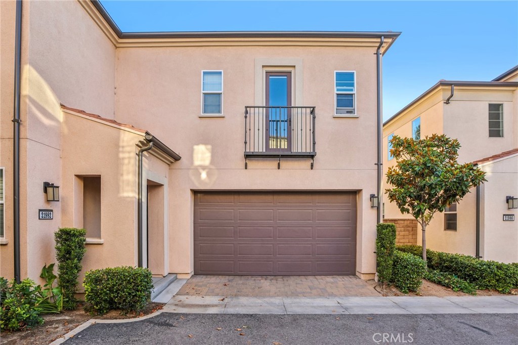 21982 Moveo Drive