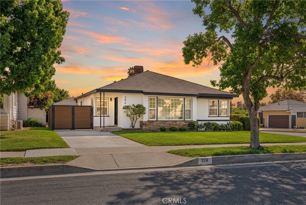 324 W Chestnut