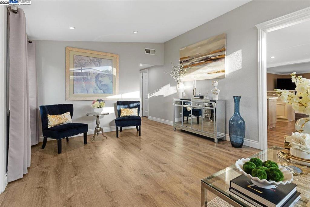 SOUTH GATE - Residential