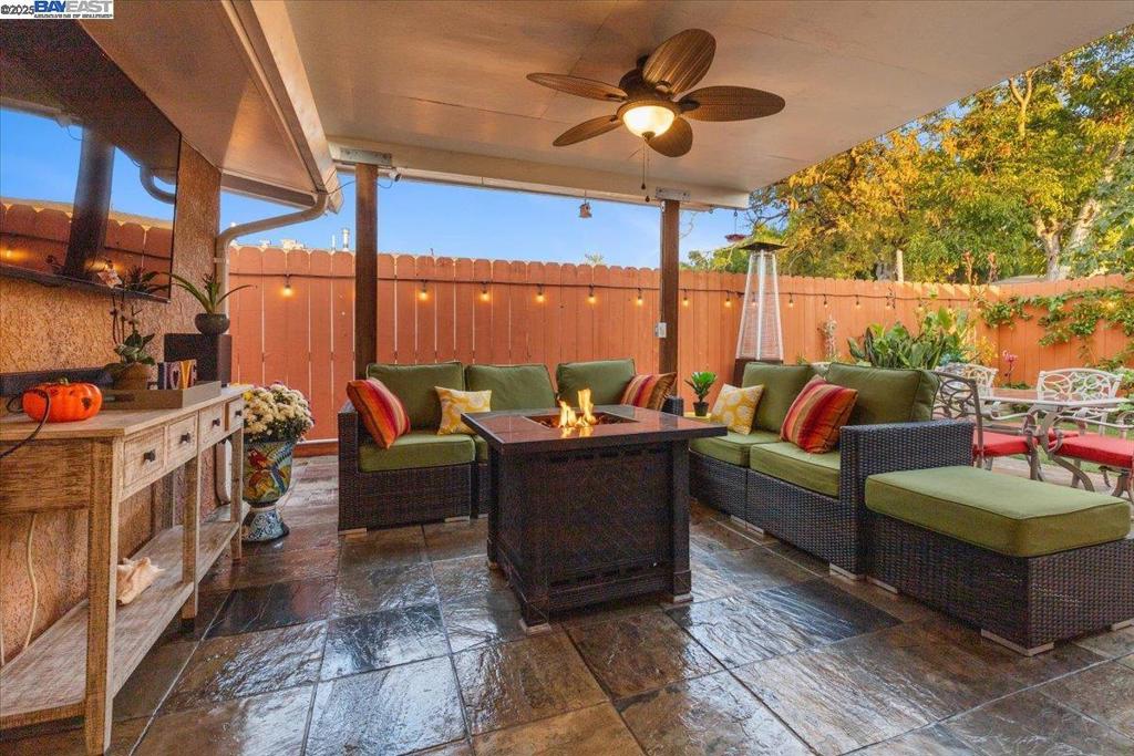 SOUTH GATE - Residential