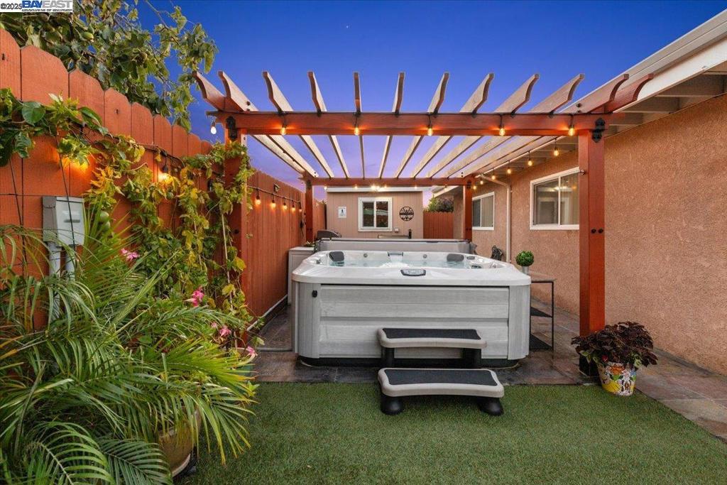 SOUTH GATE - Residential