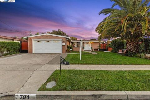 Photo of 794 Resota St St, Hayward, CA 94545 (MLS # 41115373) Photo of 794 Resota St St, Hayward, CA 94545 (MLS # 41115373)