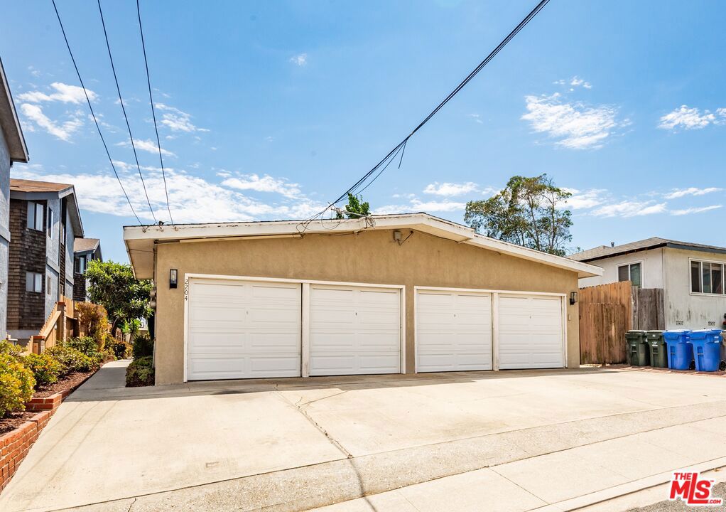 2204 Carnegie Lane