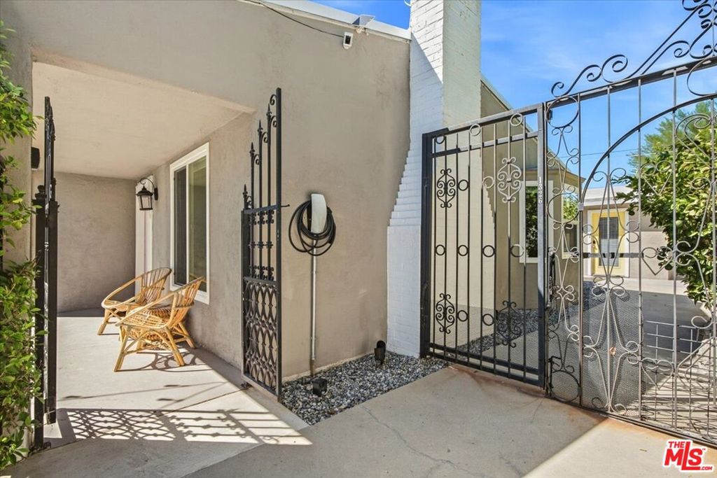 1328 E Camino Primrose